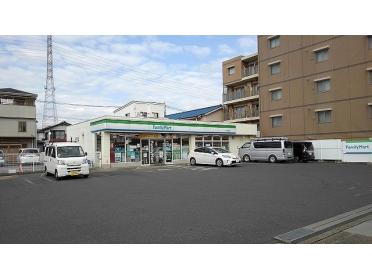 ファミリーマート　川口戸塚店：900m