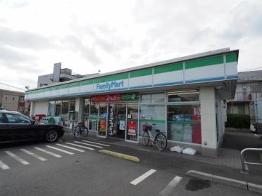 ファミリーマート草加稲荷店：120m