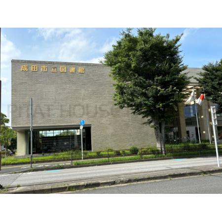 成田市成田公民館図書室：544m