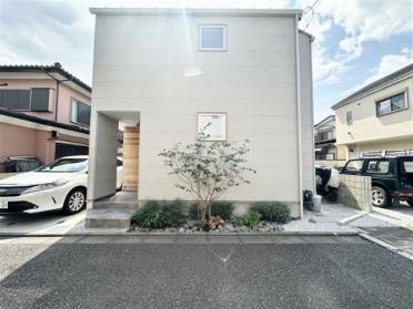 車庫スペース１台　敷地にゆとりがあるため