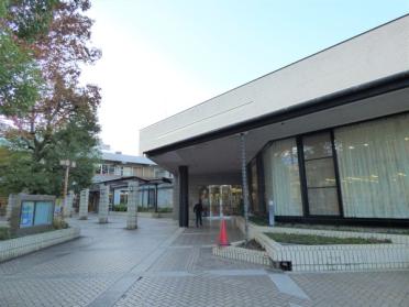 小平市中央図書館：643m