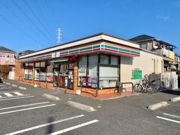 セブンイレブン足立伊興番田店：194m