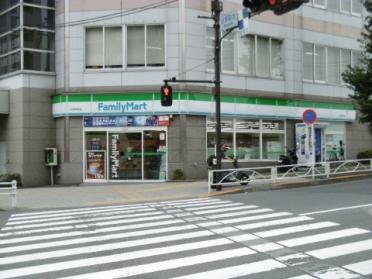 ファミリーマート日野駅前店：445m