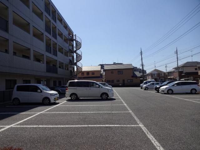 キャッスルタルイ弐番館（301） 駐車場
