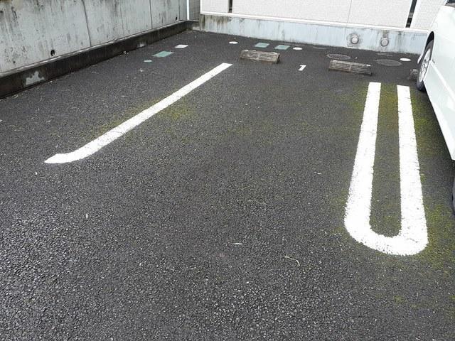シャロル白山（101） 駐車場