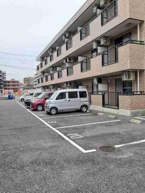 ラカーサ弐番館（102） 駐車場
