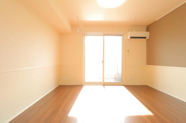 ﾛｲｼﾞｪﾝﾄﾊﾟｰｸｽ ﾚｲｸﾀｳﾝ　Ｅ（307） 部屋画像