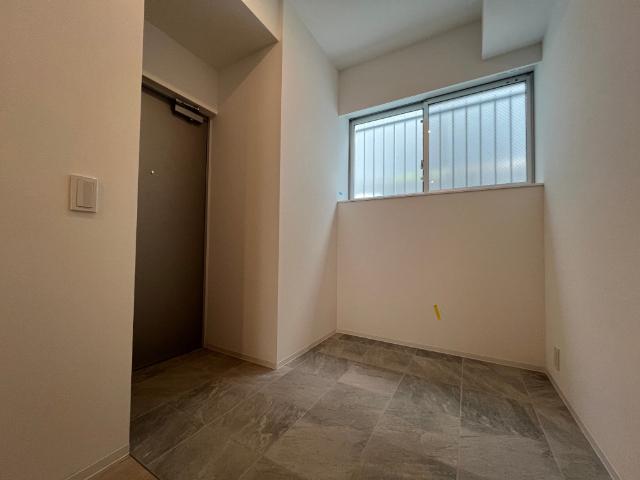 ＬＯＧＧＩＡ　ＳＨＩＲＯＫＡＮＥ（0101） 玄関