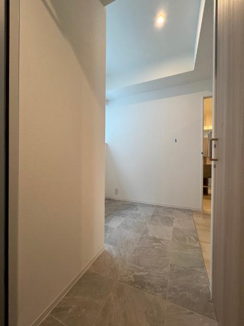 ＬＯＧＧＩＡ　ＳＨＩＲＯＫＡＮＥ（0101） 玄関