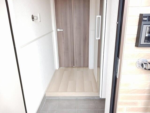 ルミエール取手（102） 玄関