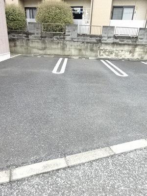 アーバンアイリスⅡ（201） 駐車場