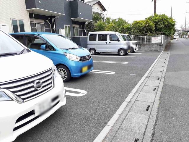 クアトロ・アロース（201） 駐車場