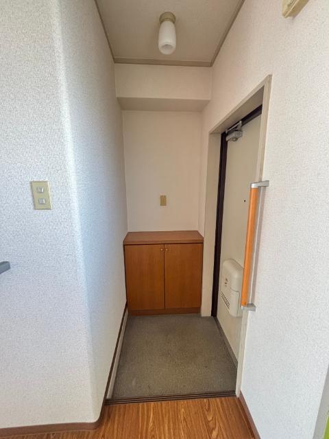 メゾンエクセル（303） 玄関
