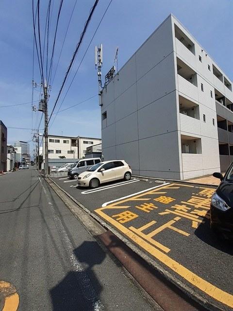 ｙ’ｓアビタシオン（302） 駐車場