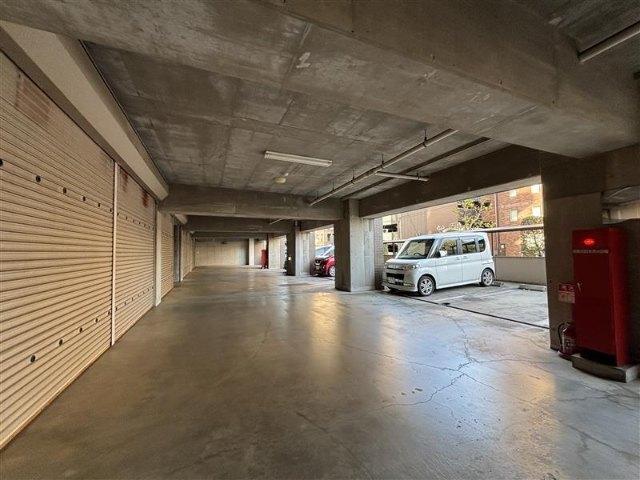 アパガーデンコート成田駅前 駐車場