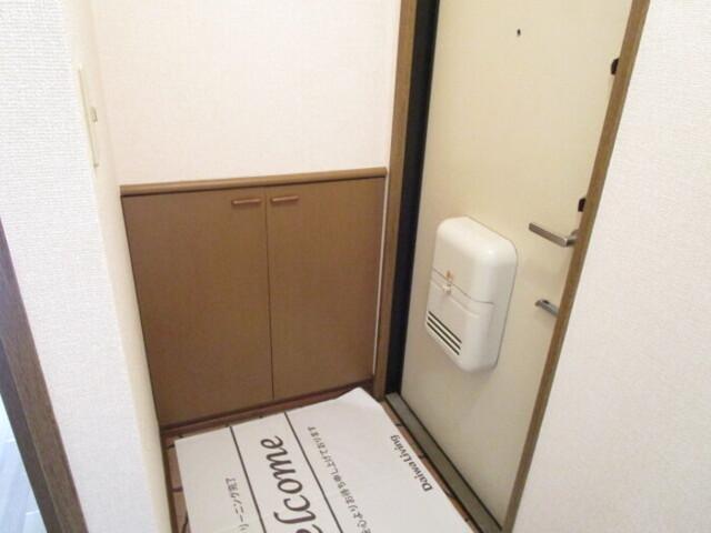 ロイヤルアネックス弐番館（202） 玄関