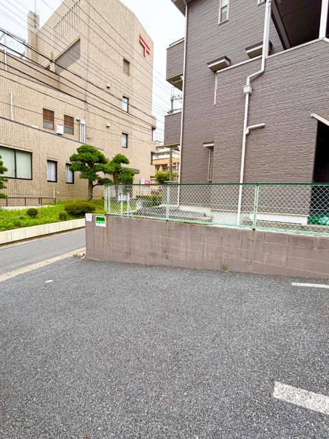 ＷｉｌｌＣａｍｅｌｌｉａＥａｓｔ駐車場（0001） 駐車場