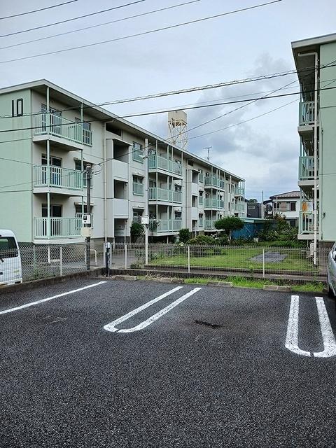 ハーモニー（101） 駐車場