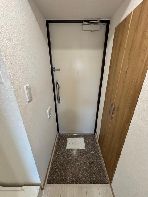 ウェルコ　リバー　ガーデン 玄関
