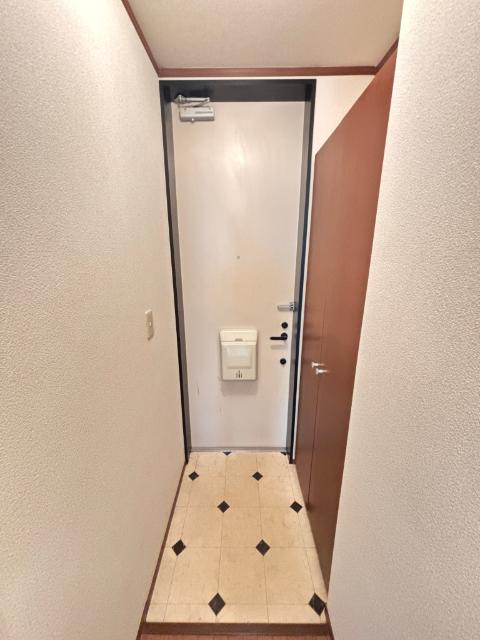 エメラルド大倉山（0102） 玄関