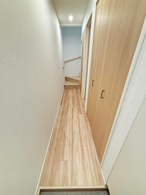 ブルーメ（0102） 玄関