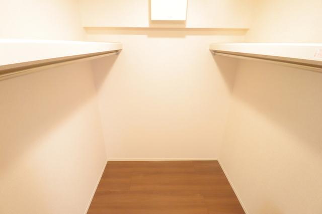 ﾛｲｼﾞｪﾝﾄﾊﾟｰｸｽ ﾚｲｸﾀｳﾝ　Ｅ（106） 部屋画像