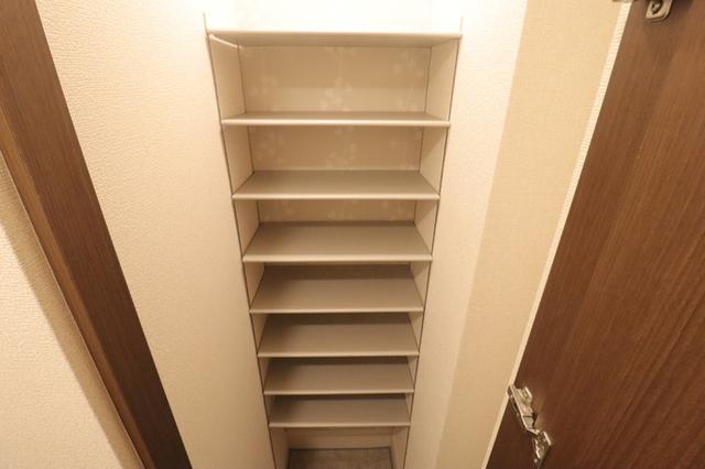 ﾛｲｼﾞｪﾝﾄﾊﾟｰｸｽ ﾚｲｸﾀｳﾝ　Ｅ（106） 部屋画像