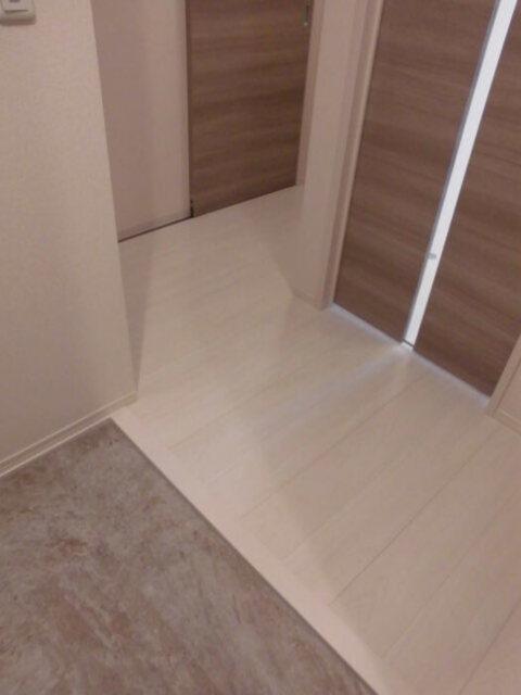 アンプルール（203） 玄関
