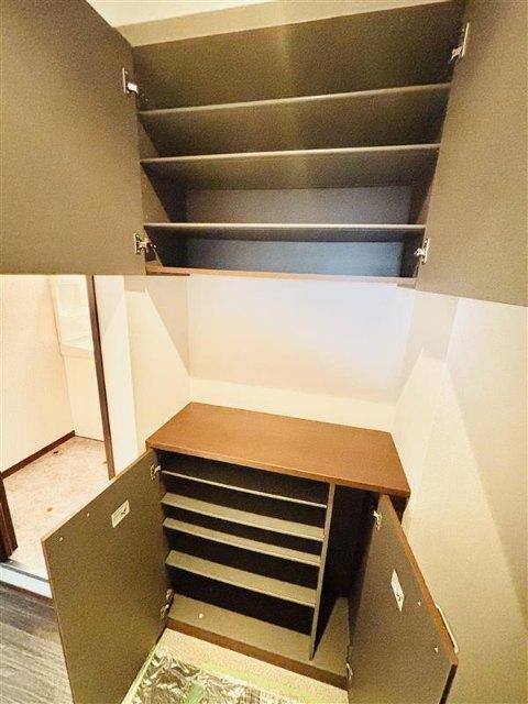 流山市三輪野山マンション 玄関