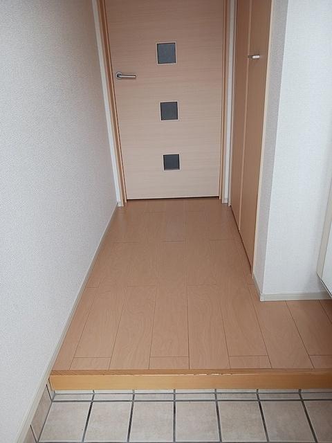 ネーヴェ・レジデンス（101） 玄関