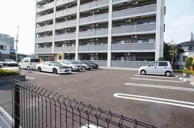 アバンツァート（602） 駐車場