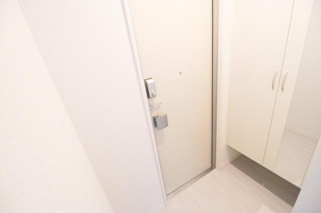 Ｅｃｌａｔ西大宮/Ｅｍｂｅｌｌｉｒ西大宮（303） 玄関