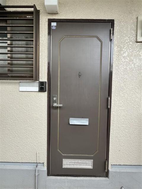 ファミーユ（0102） 玄関