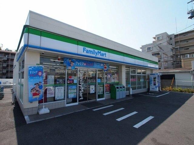 ファミリーマート：1000m