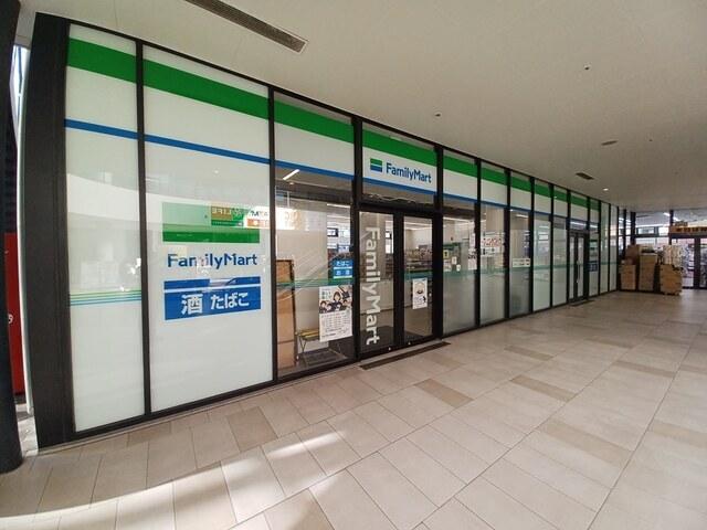 ファミリーマート：272m