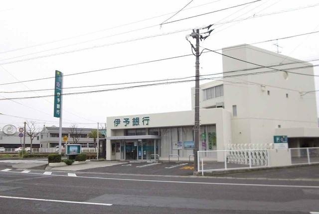 伊予銀行高松東支店さん：300m