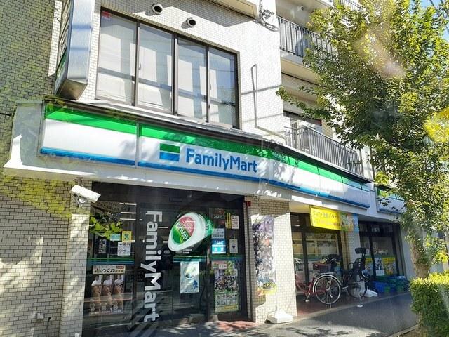 ファミリーマート：224m