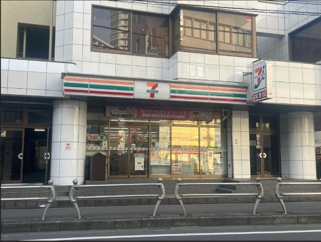 セブンイレブン柏3丁目店：215m
