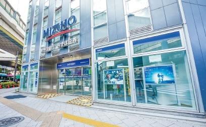 みずほ銀行：490m