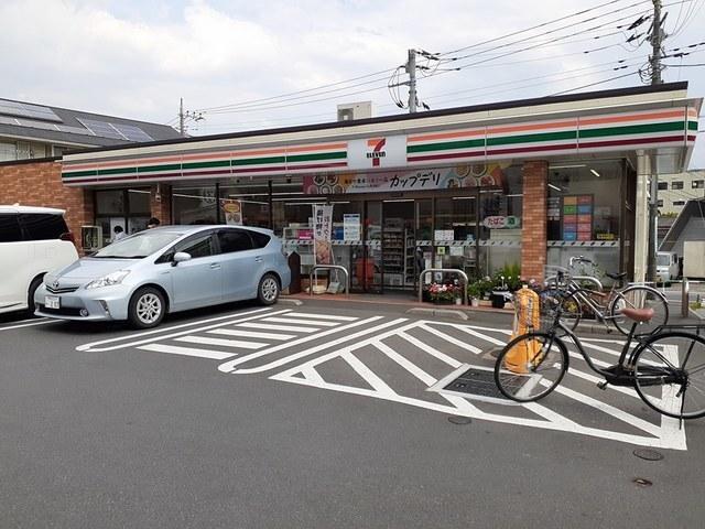 川口東本郷店：777m