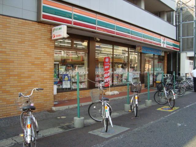 セブンイレブン：690m