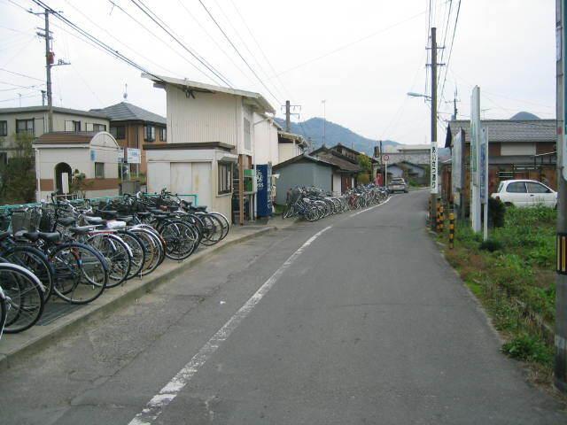 琴電　円座駅：810m