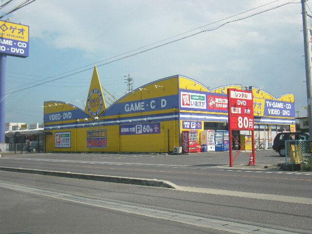 ゲオ（レンタルショップ）：900m