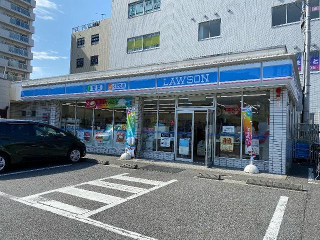 ローソン村上駅前店：614m