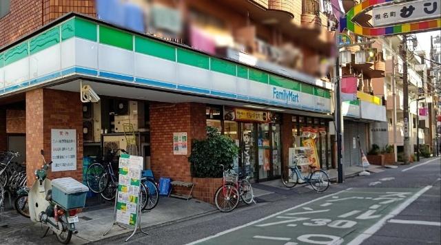 ファミリーマート丸萬椎名町北口店：228m