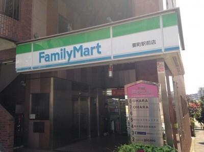 ファミリーマート要町駅前店：353m