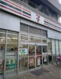 セブンイレブン篠崎駅西口店：297m