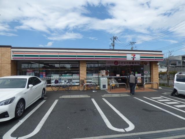 セブンイレブン篠崎インター店：214m