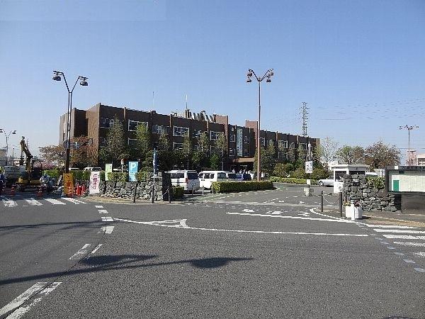 八潮市役所：900m