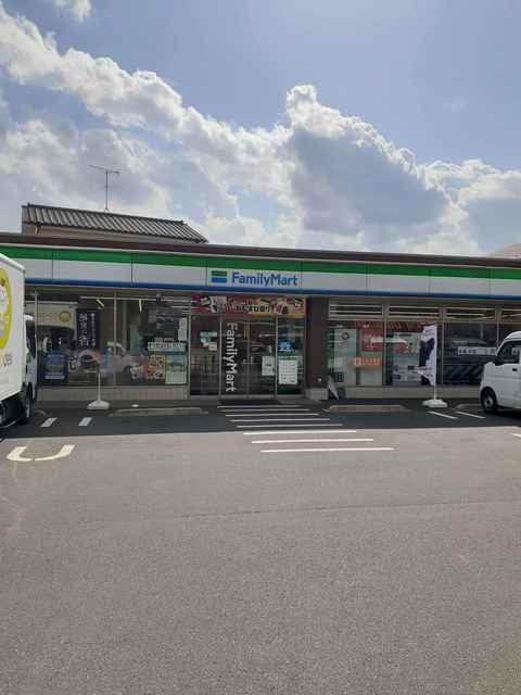 ファミリーマート：589m